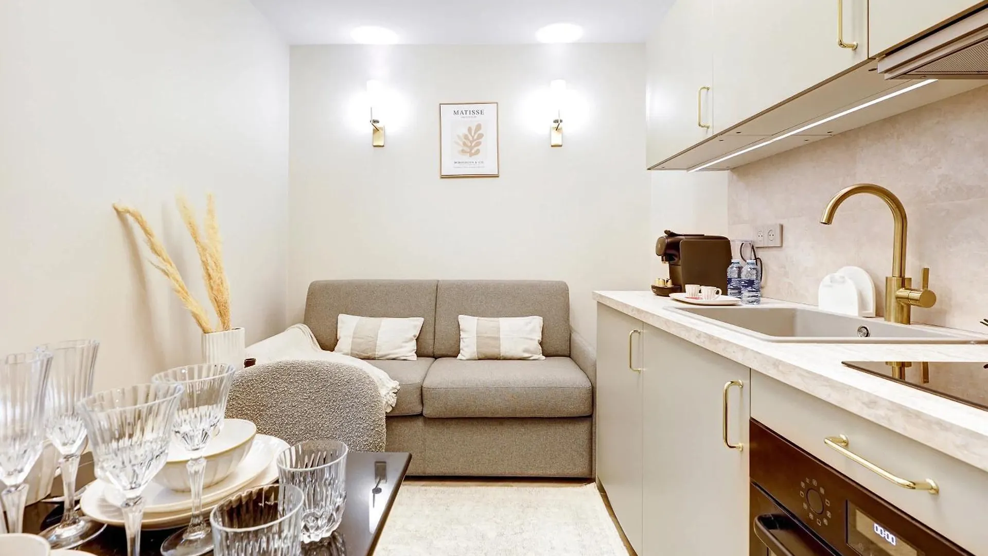 Charming Studio With A-C París