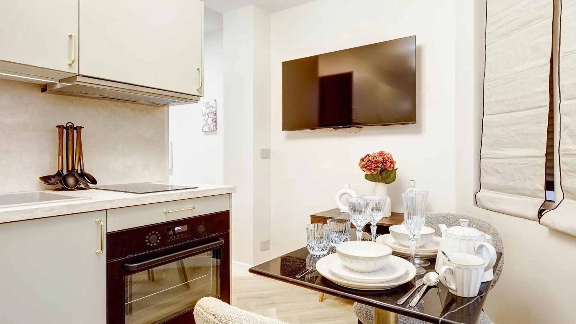 Charming Studio With A-C Paris France