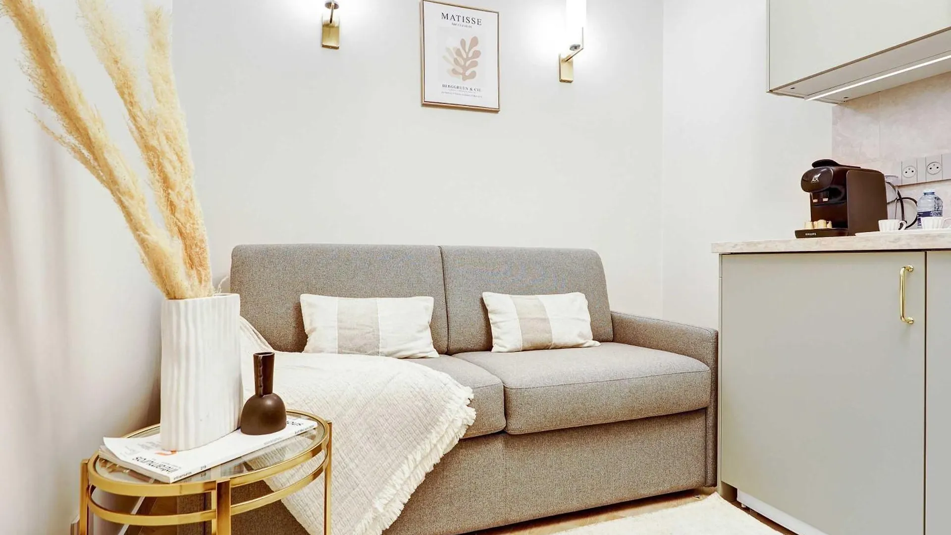Apartment Charming Studio With A-C Paris